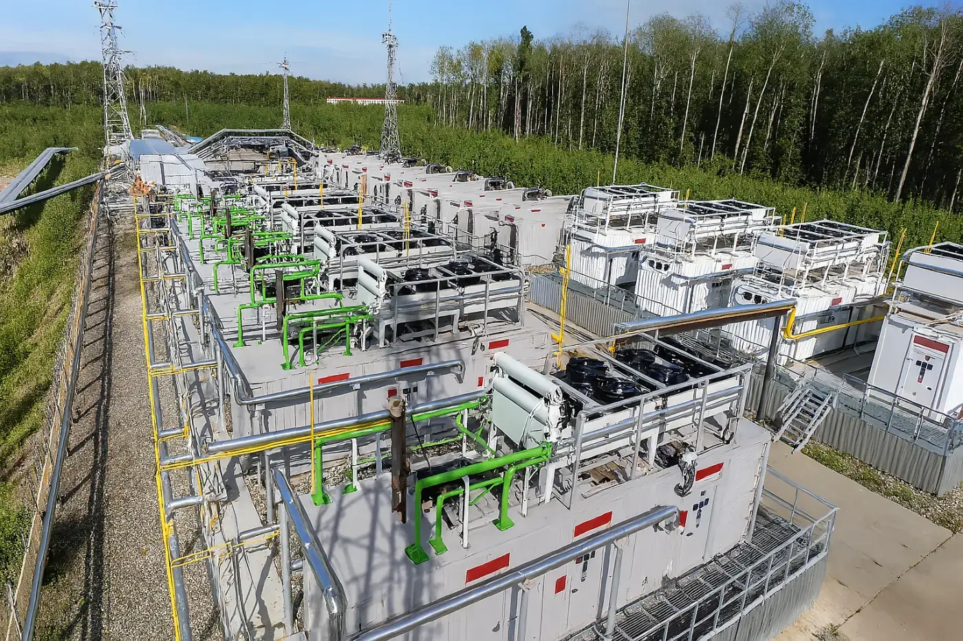 Modular power plant supporting a gas processing site